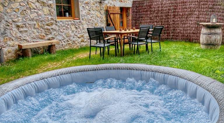 Vacation home with hot tub | Dogs allowed — photo 3