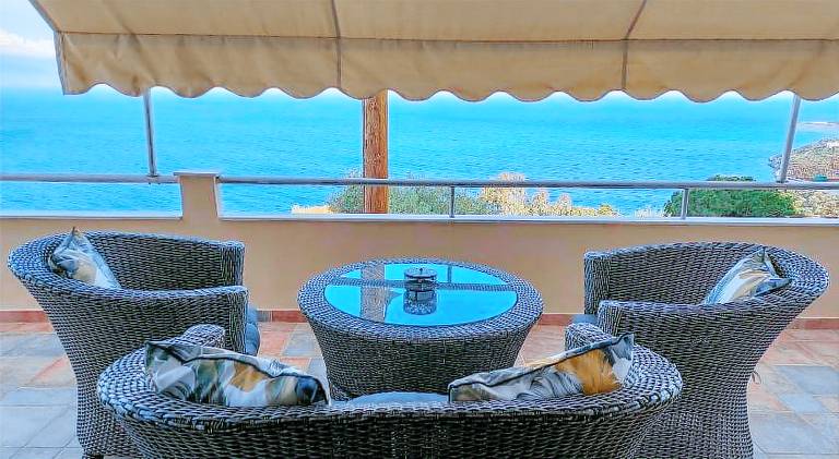 Holiday apartment with patio — photo 2