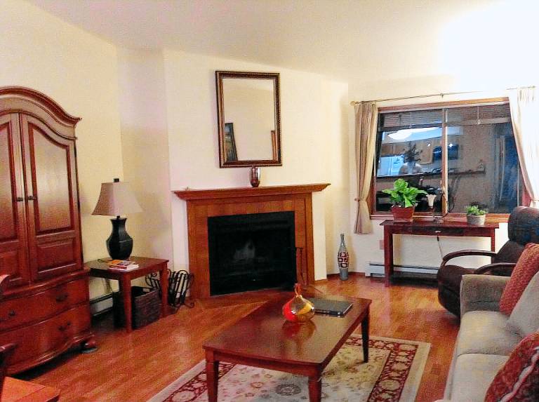 Condo Tudor Area