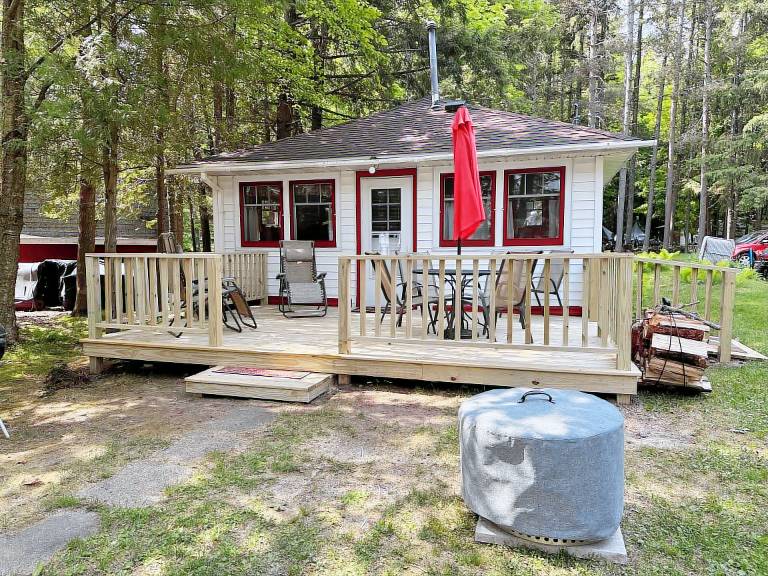 Cabin Pelican Lake