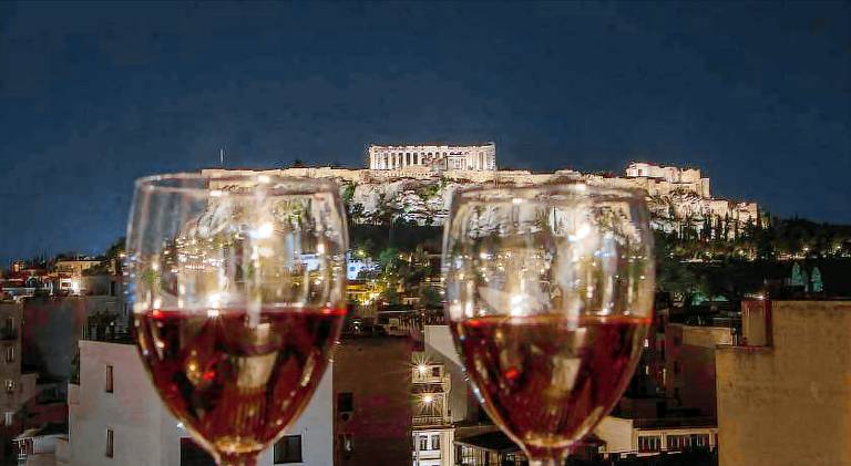 Rental apartment with jacuzzi & terrace | Next to Acropolis of Athens | Perfect for remote work in Athens