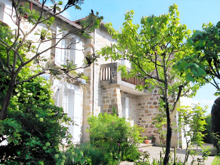 B&B with garden & patio | Garden view — photo 2