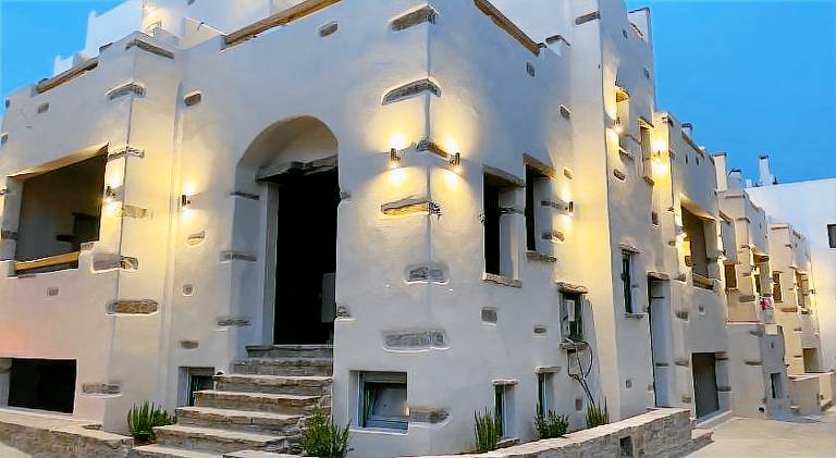 Serviced apartment with patio & pool | Dogs allowed — photo 4