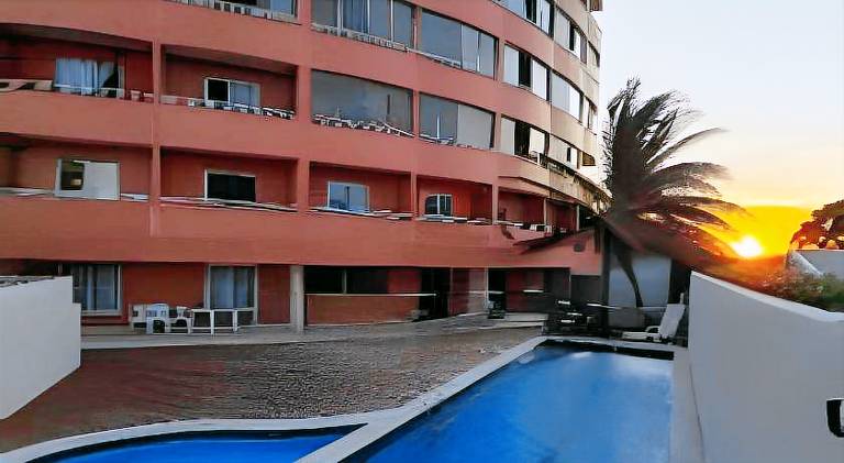 Apartment with pool — photo 4