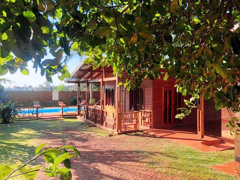 Holiday apartment with grill, pool & garden in Puerto Iguazú