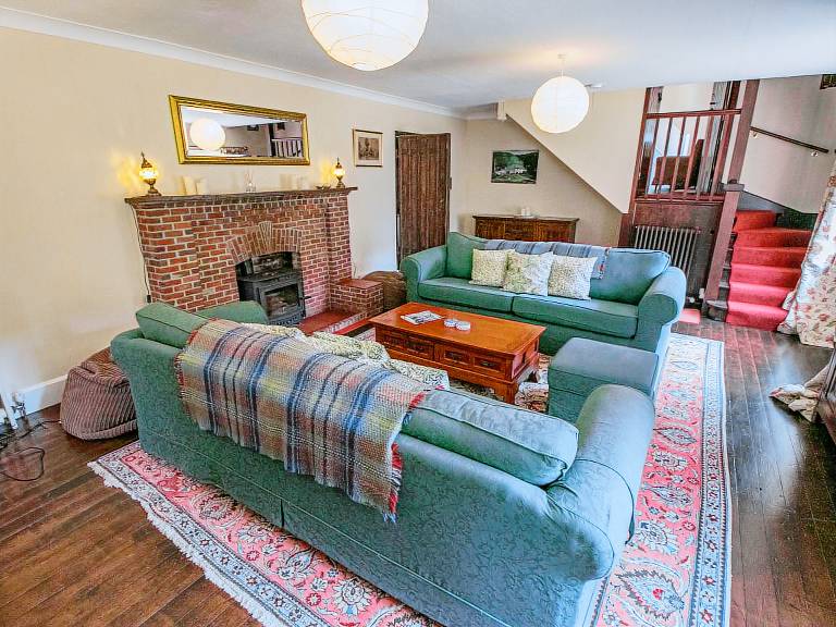 Cottage with garden — photo 3