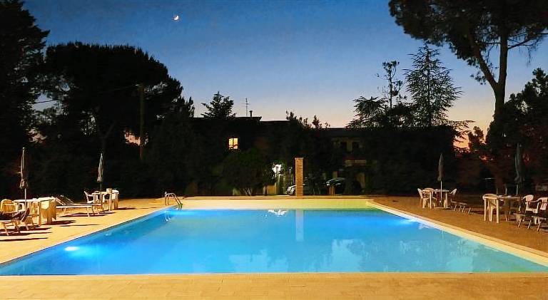 Vacation home with barbecue, pool & yard | Dogs allowed — photo 5