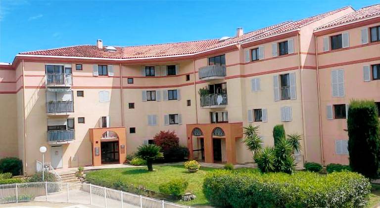 Apartment with pool in Fréjus