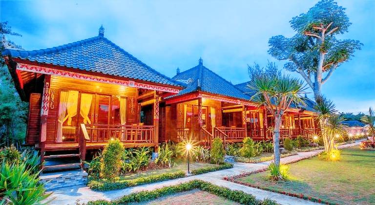Bungalow with pool, terrace & garden — photo 3