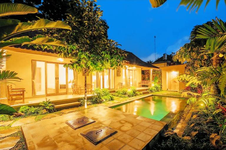 Villa with terrace, garden & private pool | Pets allowed — photo 5