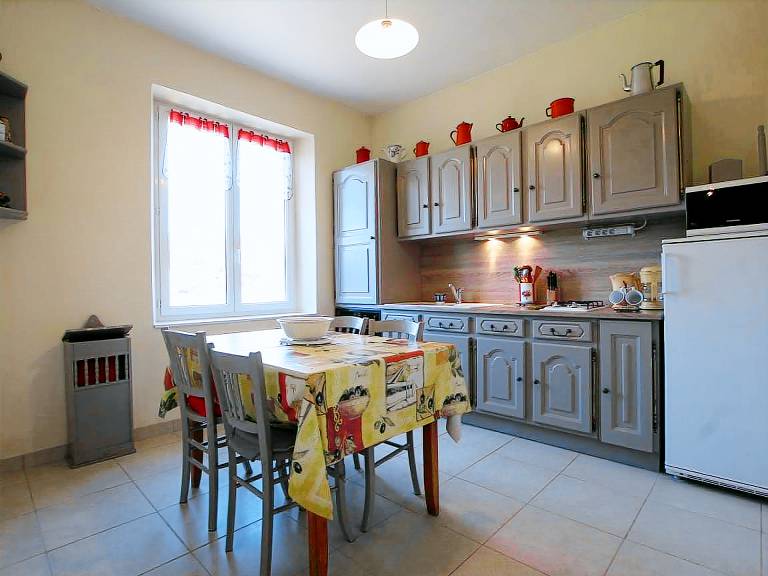 Charming Old Schoolhouse: 3BR, Scenic Views, Near Loire Gorges, Pet Friendly — photo 2