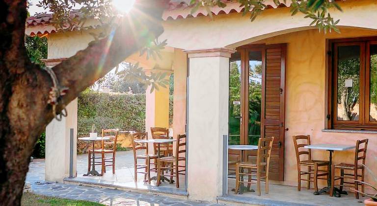 Nora Guesthouse Rooms and Villas — photo 4