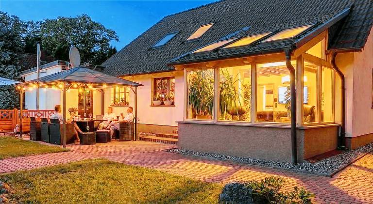 House with pool, sauna & jacuzzi | Pets are welcome in Guestrow