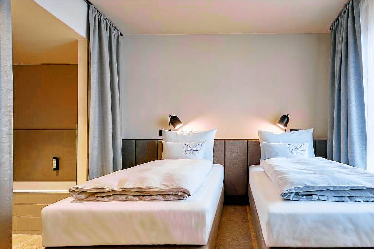 Zweibettzimmer Badewanne