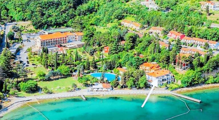Rental apartment with pool in Piran