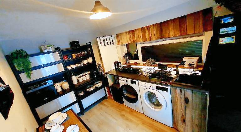 Luxury Smart Apartment Slough, Sleeps 5, Garden, Parking, Spa-Style Bathroom — photo 3