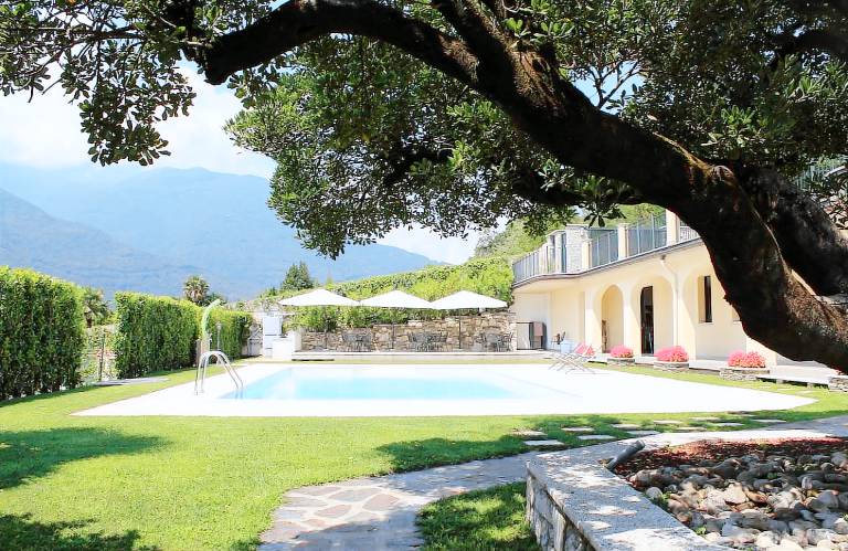 Holiday apartment with yard & pool — photo 4