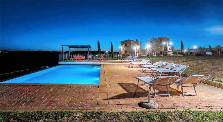 House with pool in Asciano