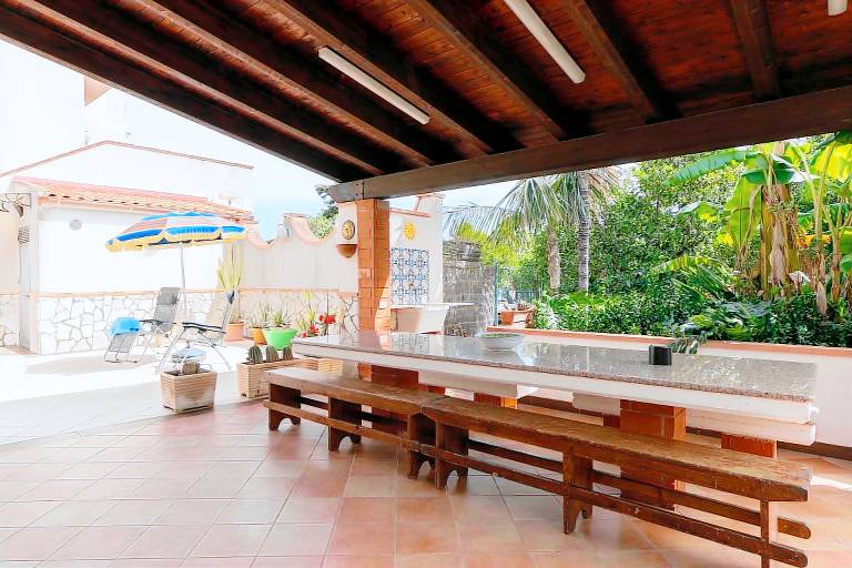 Villa with garden, terrace & pool | Sea view — photo 3