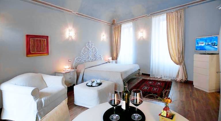 Vinoteca La Sacrestia in Neive