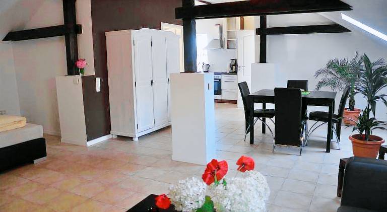 Holiday apartment with BBQ, patio & garden — photo 2