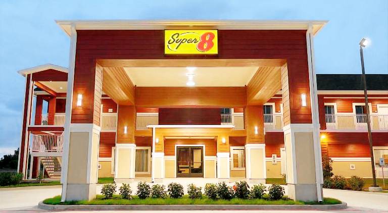Super 8 By Wyndham Carrizo Springs — photo 5