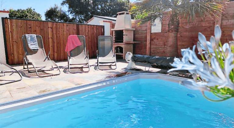 Vacation home with pool in Castres