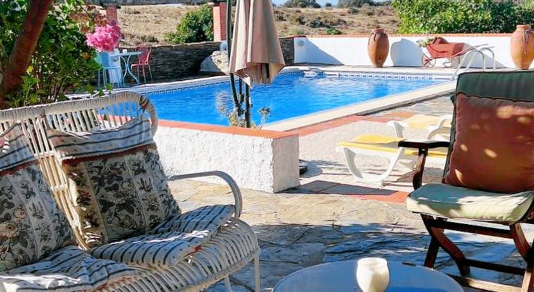 Vacation home with yard & pool — photo 5