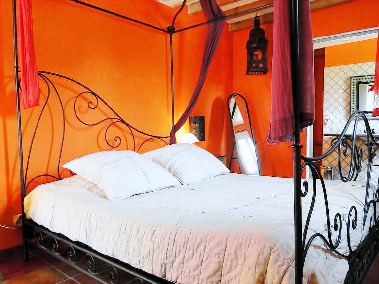 Accommodation Orange
