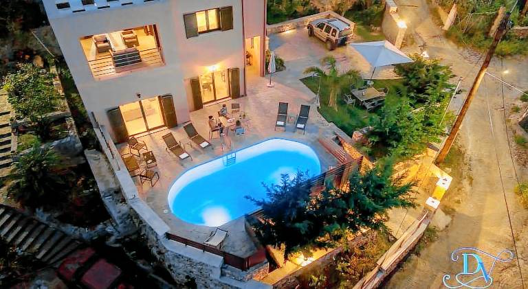 Villa with garden, grill & patio — photo 4