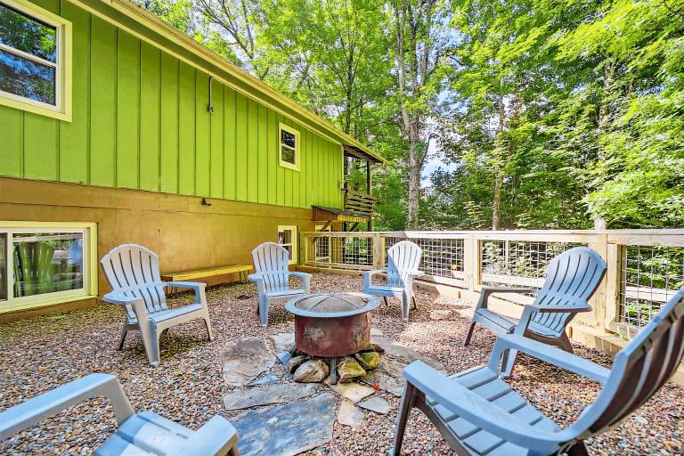 Charming Maggie Valley Getaway w/ Fire Pit! — photo 2