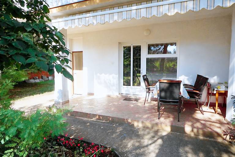 Holiday apartment with patio, yard & grill | Pets are welcome — photo 3