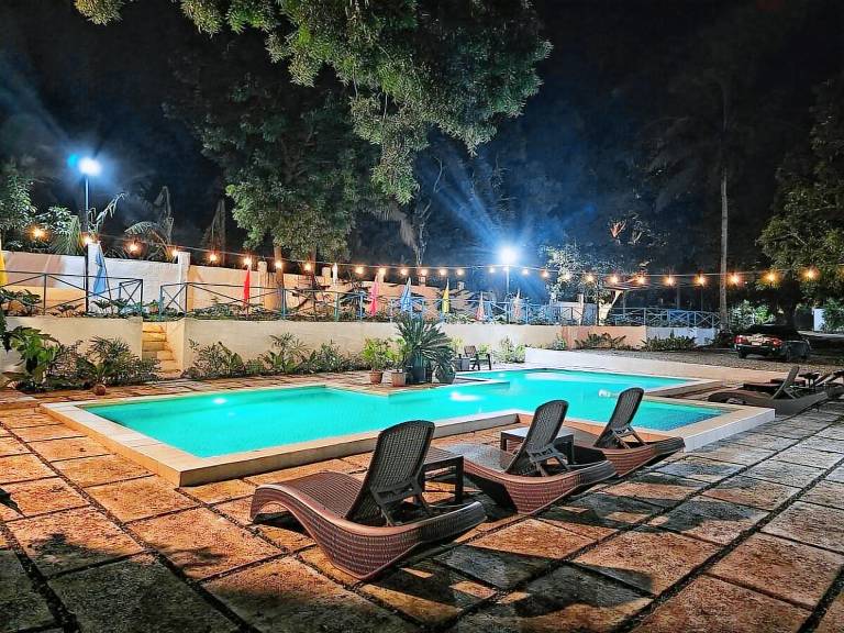 Lovely vacation home with private pool, garden & BBQ | Suitable for remote work | Pet-friendly in Tagaytay