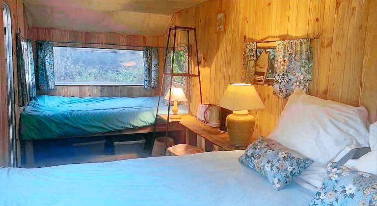 Chambre d'hotes Sous Les Grands Chenes Cabane du CHENE in Nantes