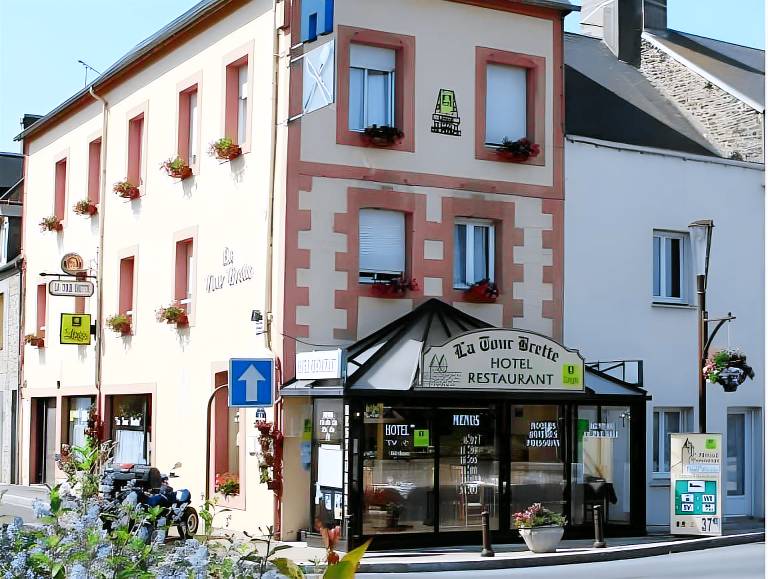 Logis Hotel et Restaurant La Tour Brette in Pontorson