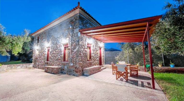 Villa & Stone House with Pool, 10 Mins to Skala Eressos Beach — photo 5