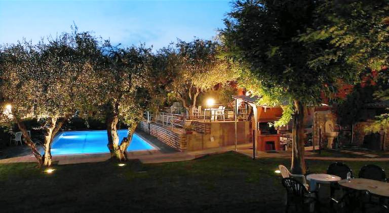Serviced apartment with pool, hot tub & patio | Pet-friendly — photo 3
