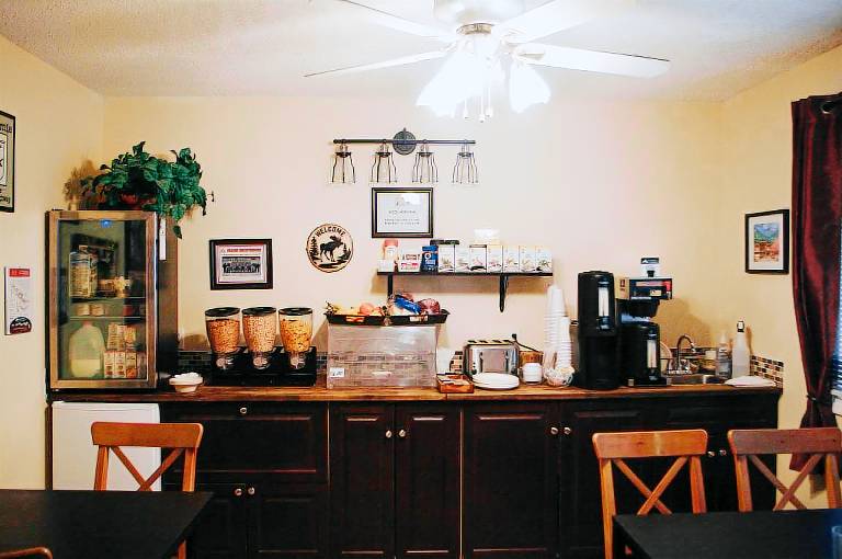 Canadas Best Value Inn & Suites Fernie — photo 4