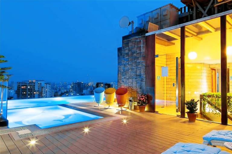 Six Seasons Hotel