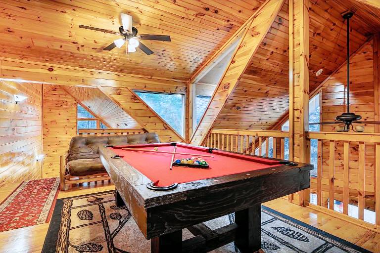 Cabin with hot tub & grill — photo 2
