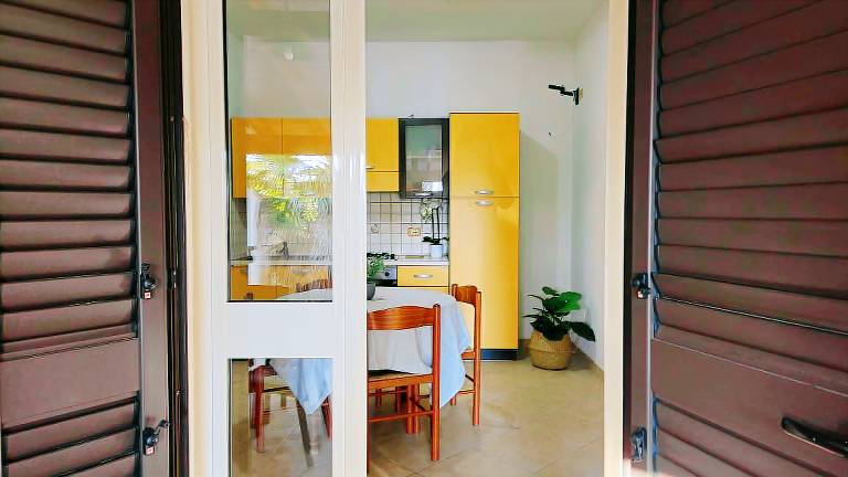 Villa with BBQ & yard — photo 4