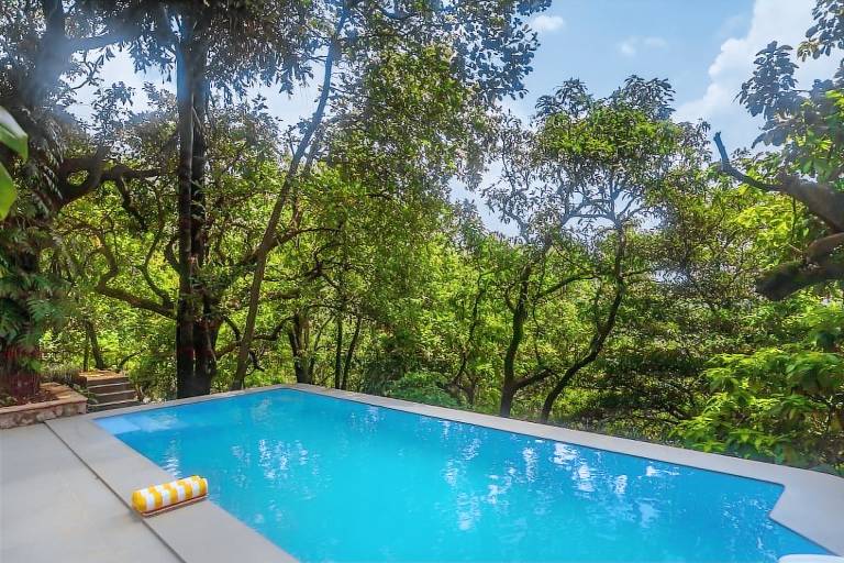 Vacation home with garden & pool — photo 3