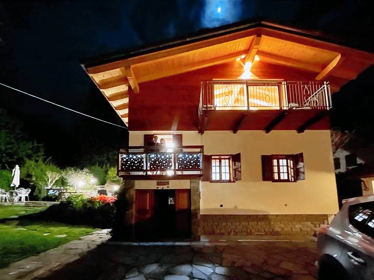Vacation home with terrace, barbeque & garden | Mountain view — photo 2