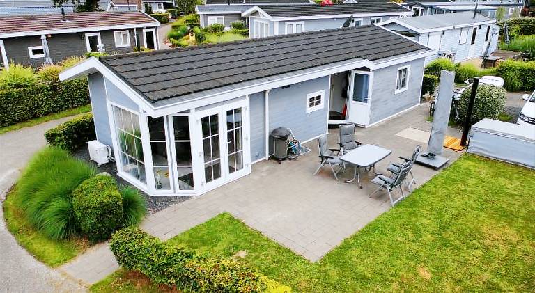 Chalet with pool in Hulshorst