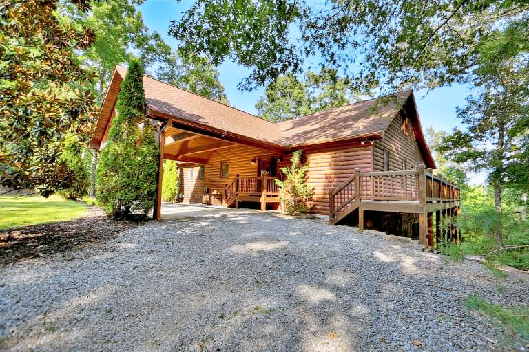 The Retreat is pet-friendly with 3 King beds, Hot Tub, Fire-pit, pool table and minutes from downtown Blue Ridge — photo 2