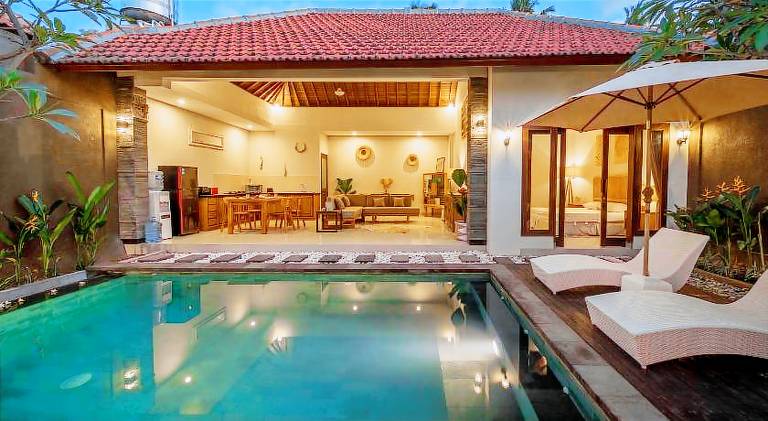 Villa with pool — photo 5