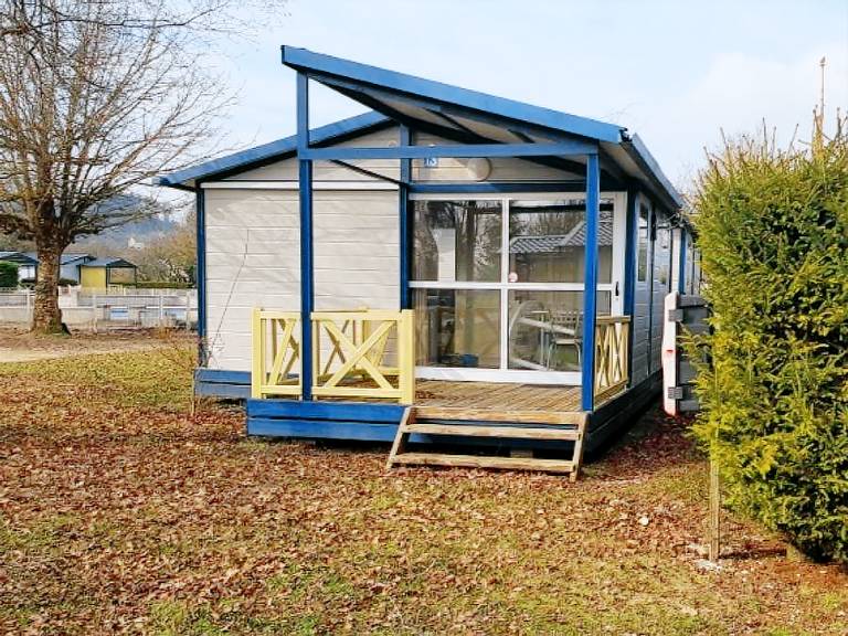 Family-friendly chalet with heated pool & patio | Pets allowed — photo 4