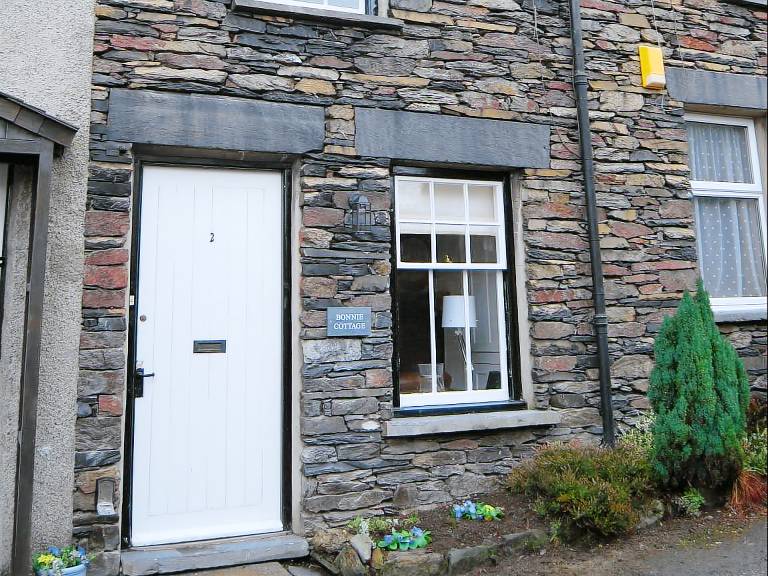 Family-friendly cottage with yard | Pets are welcome in Ambleside
