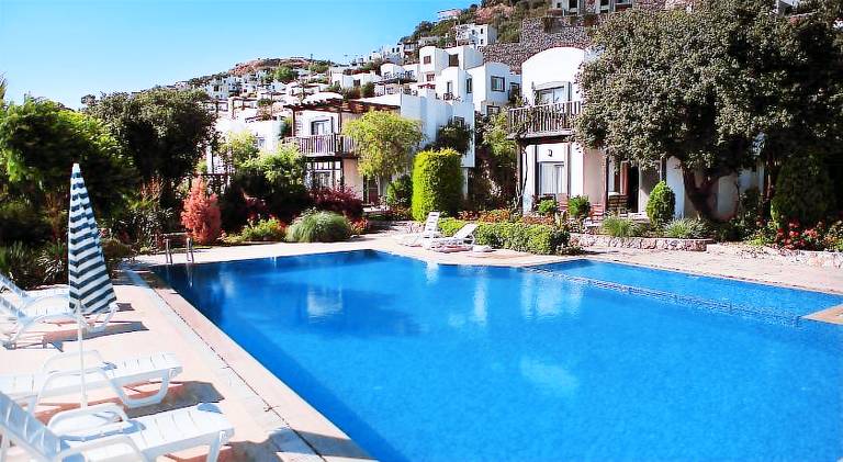 Holiday apartment with garden, pool & terrace — photo 3