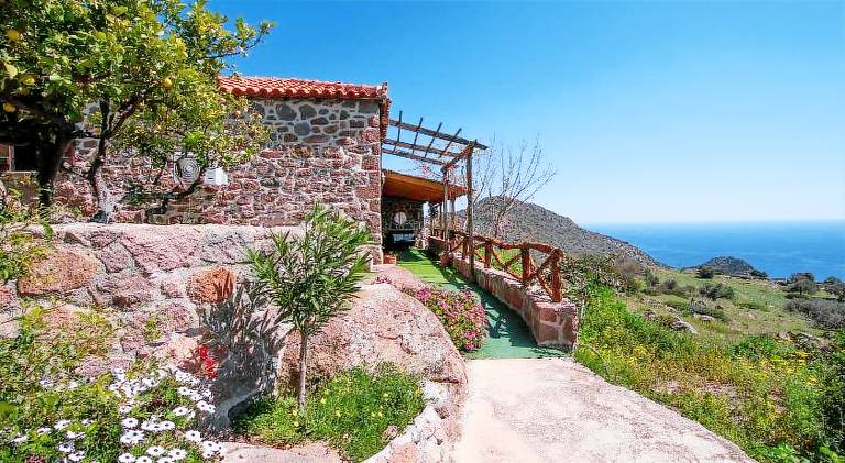 House with garden & patio | Perfect for remote work — photo 3